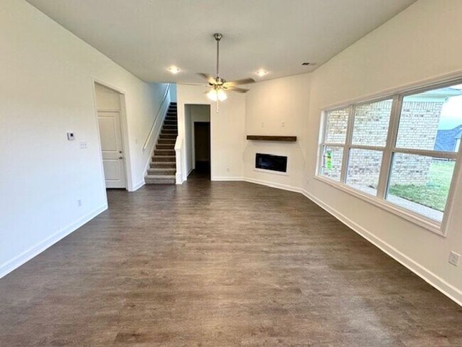 Building Photo - Now Leasing a 5-Bedroom 3 Bath Home In Oakland