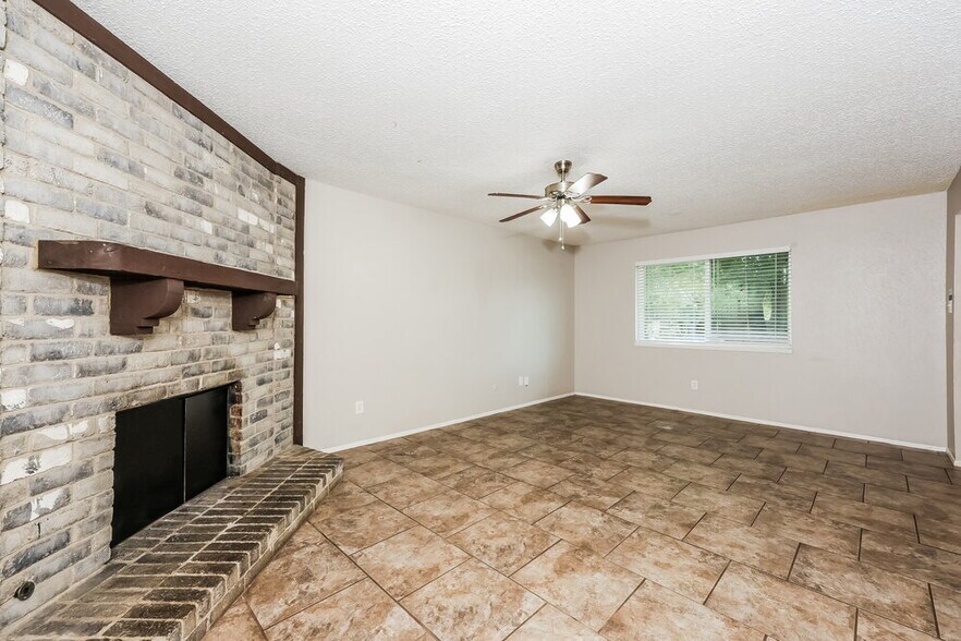 Building Photo - 1522 Sunset Ln