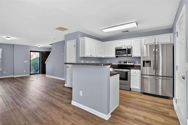 Building Photo - 3449 Parc Dr SW