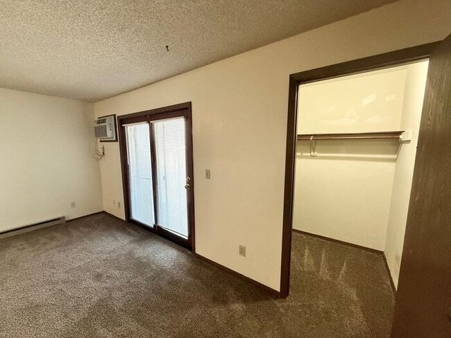 Building Photo - Move in specials - Pick One - 1st month free or $100 off monthly rent. Flexible lease terms are a...