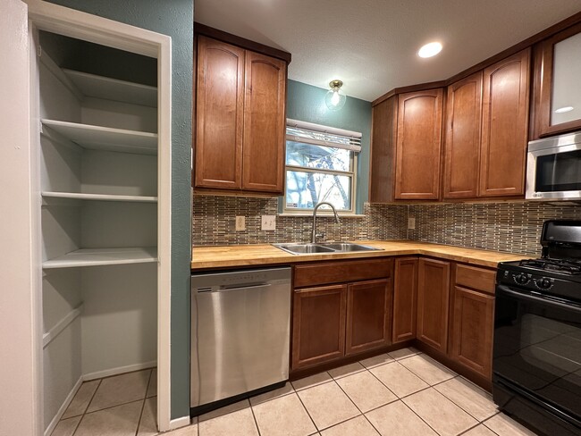 Building Photo - 7306 Broken Arrow Ln