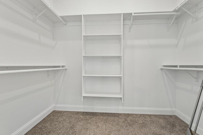 Building Photo - 48 Wilshire Blvd