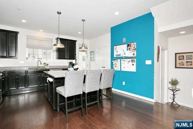 Building Photo - 4-12-30 30th St