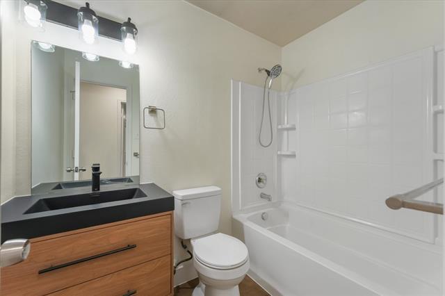 Building Photo - 6409 Saddleback Dr