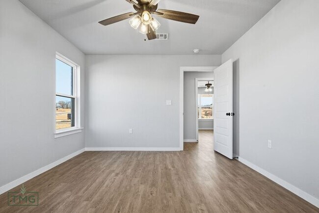 Building Photo - Lawn Care Included! Fully Updated 2 Bed / 2 Bath Duplex – Prime Broken Arrow Location!