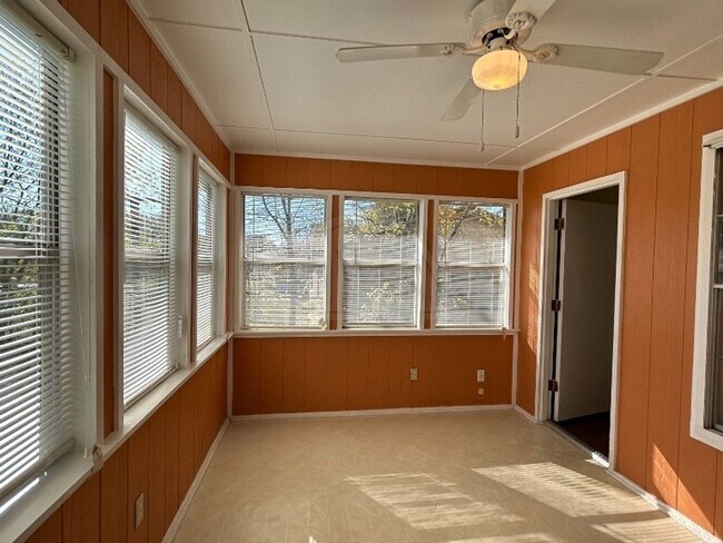 Building Photo - 618 N 23rd St