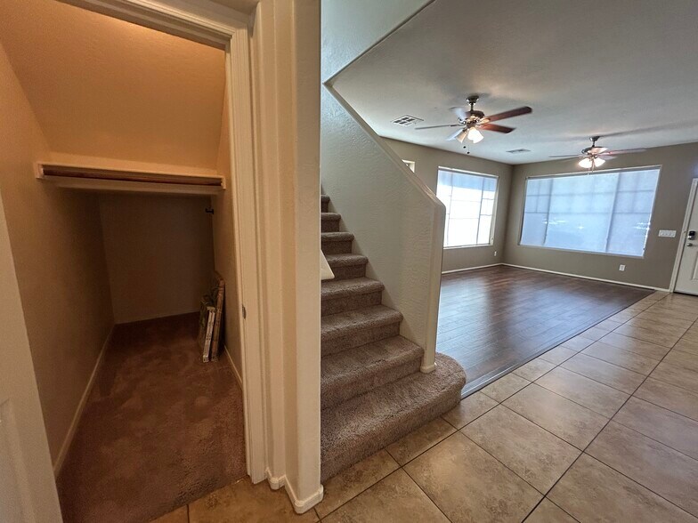Building Photo - 3161 S Southwind Dr