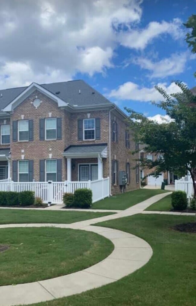 Building Photo - 1120 Winsford Ln