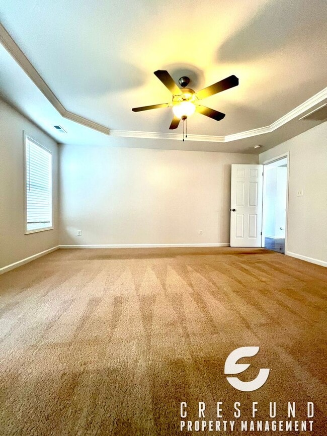 Building Photo - Freshly Painted and Spacious 4 Bedroom, 3 ...