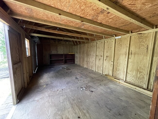 Building Photo - Home For Rent