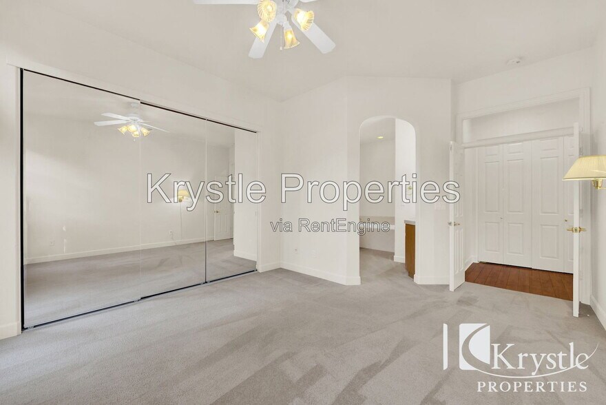 Building Photo - 8401 Benavente Ct