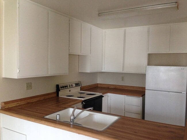 Building Photo - Beautiful & Large 2bd/ 2ba Condo