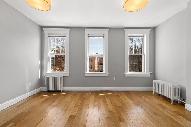 Building Photo - 29 Milton Ave