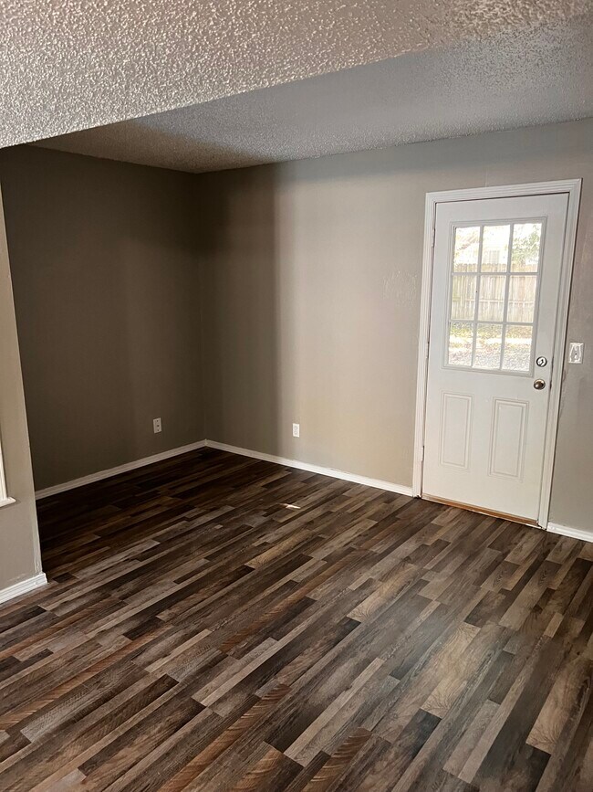 Building Photo - 688 N Betty Jo Dr