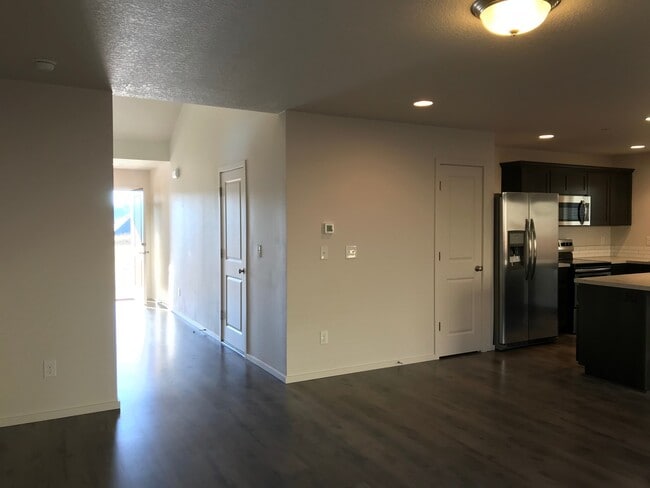 Building Photo - Spacious 4 Bd 2.5 Ba Home in  Camas School District! Upgrades! Close to Parks & Freeway Access!