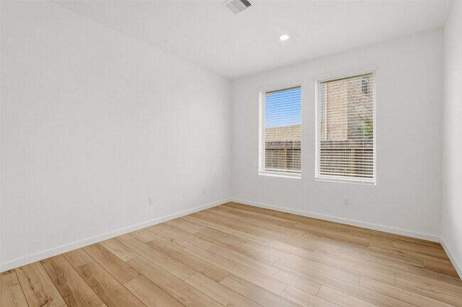 Building Photo - 6407 Amberwood Dr