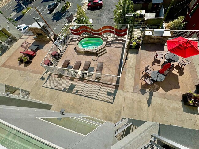 Building Photo - 460 E 400 S