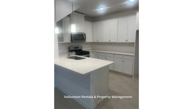 Building Photo - 563 Cherry Elm Dr
