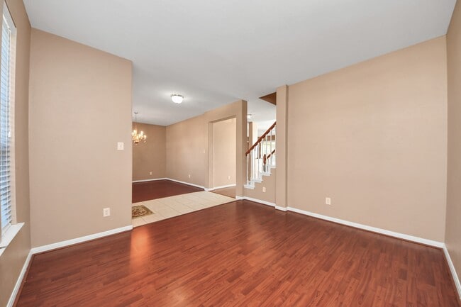 Building Photo - 1631 Mustang Crossing