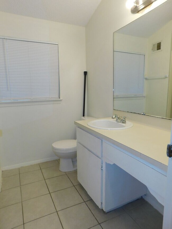 Building Photo - 8208HOOD