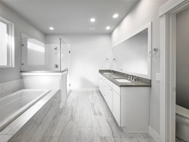 Building Photo - 1602 Westside Gardens Ln