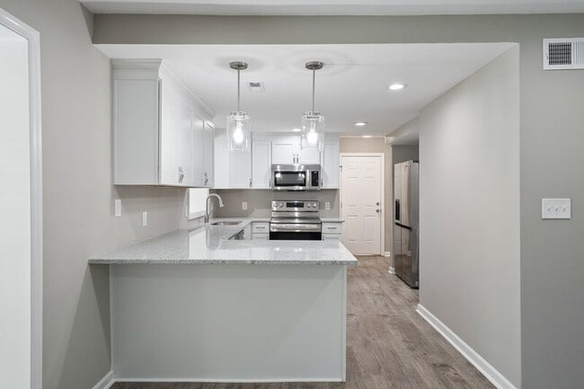 Building Photo - 505 NW Forrest Pk Ct