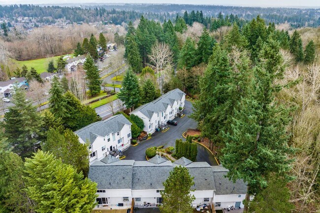 Building Photo - RENOVATED 3 BED, 3 BATH KIRKLAND TOWNHOME W GARAGE & EASY COMMUTE!