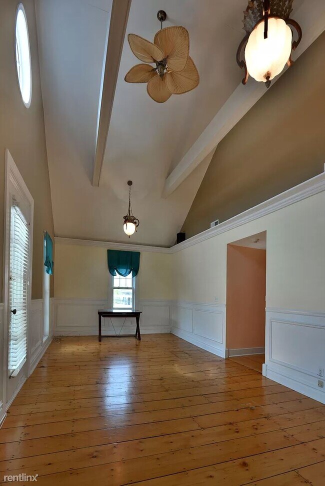 Building Photo - 2 br, 1 bath House - 8 Main St