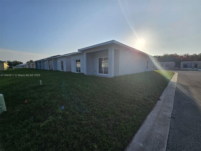 Building Photo - 1431 Las Villas Blvd