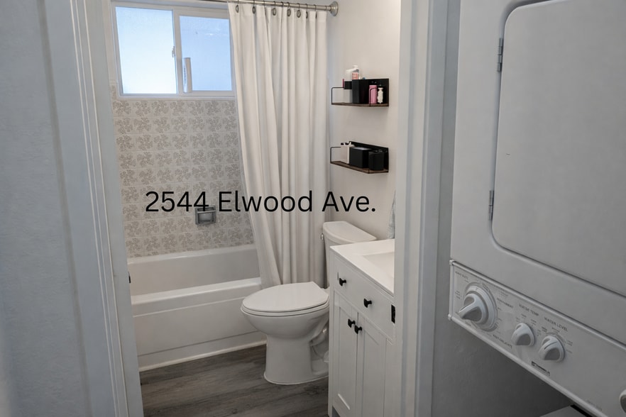 Building Photo - 2544 Elwood Ave