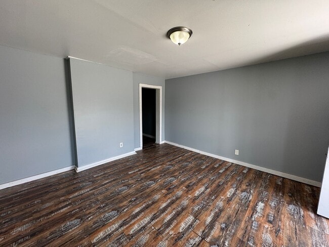 Building Photo - Fountain Square 2 Bed 1 Bath with large backyard.