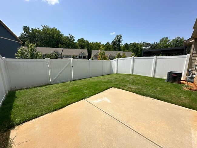 Building Photo - 145 Beacon Dr