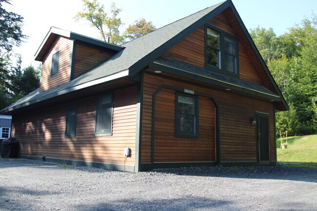 Building Photo - 15 Beech Tree Ln