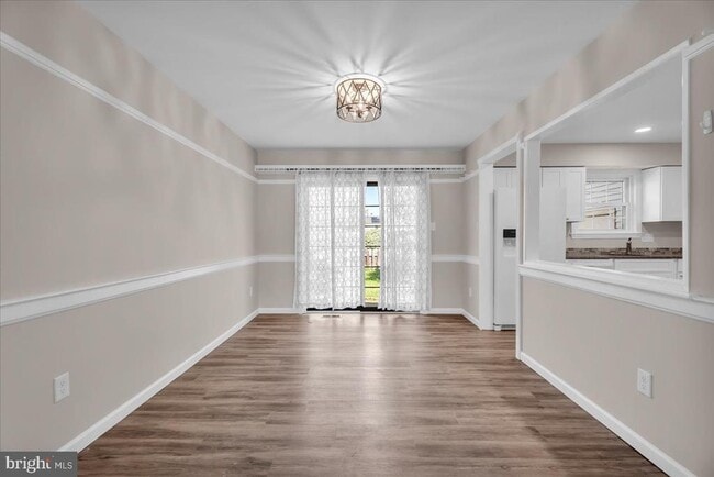 Building Photo - 38 Burgundy Dr