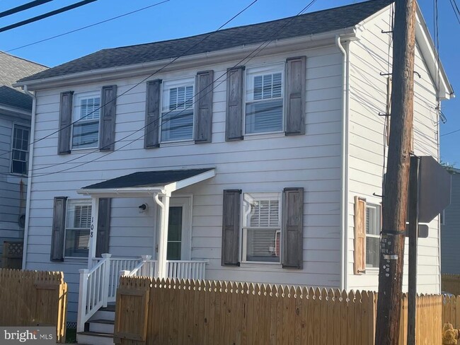 Building Photo - 108 Railroad Ave