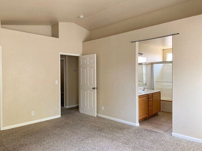 Building Photo - RENT REDUCED on 4 Bedroom with Huge Backyard!!!