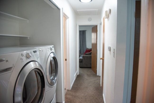 Building Photo - 9 Paramount Pkwy