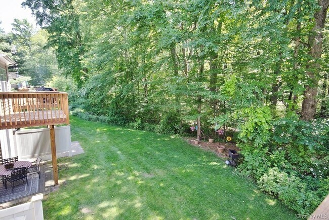 Building Photo - 836 Huntington Dr
