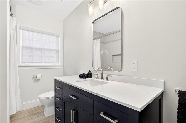 Building Photo - 2226 Melante Dr NE