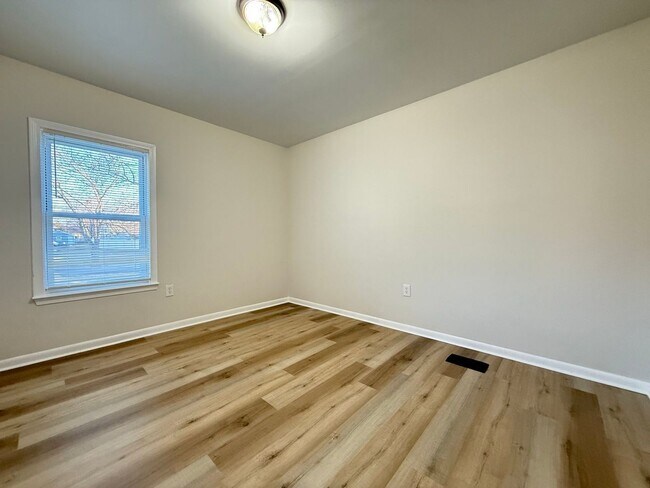 Building Photo - 154 Sylvester St