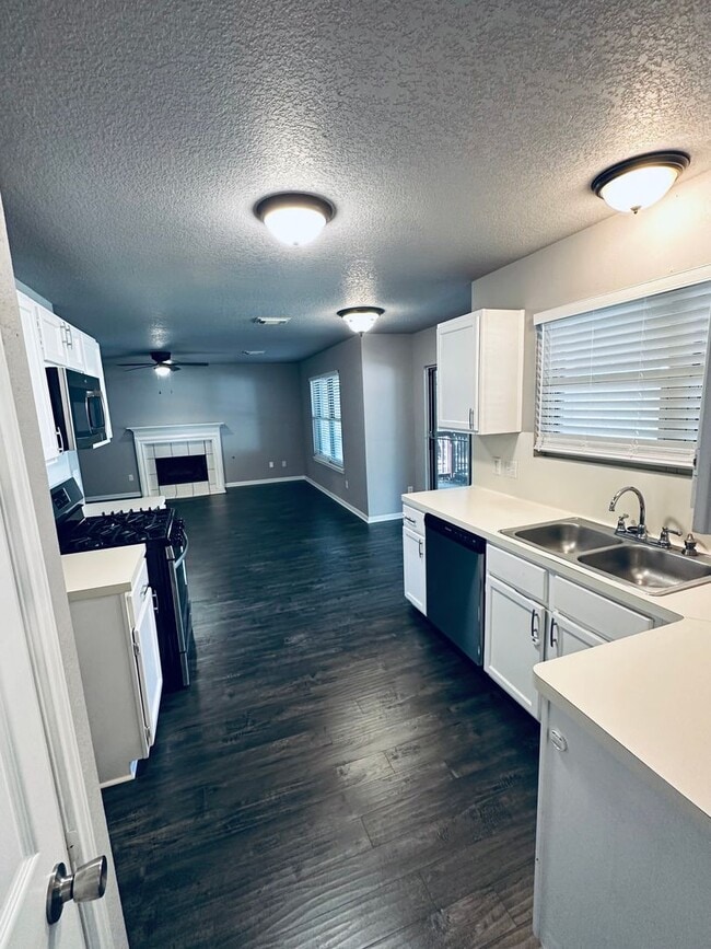 Building Photo - Cimarron Trails