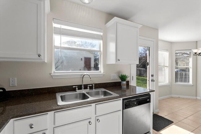 Building Photo - 6001 Perlita Dr