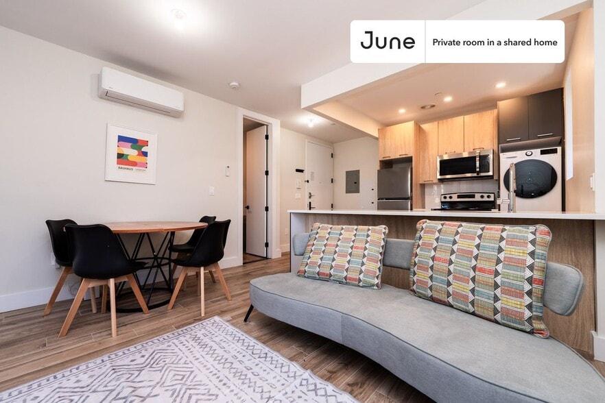 Building Photo - Room in Shared 2 bed/2 bath home