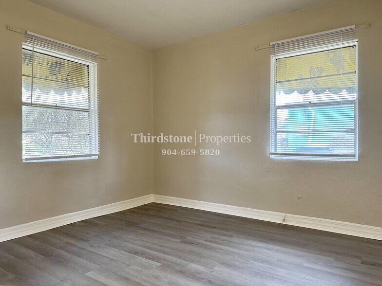 Building Photo - 3518 Japonica Rd N