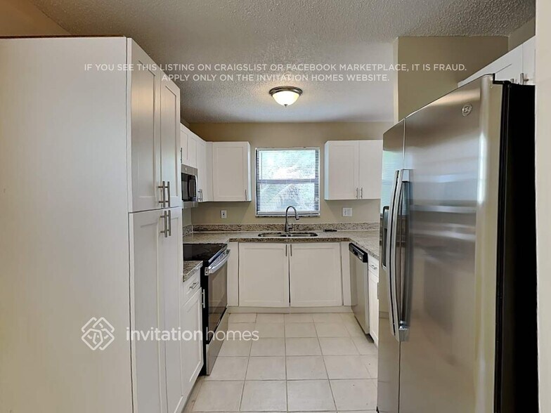 Building Photo - 11249 NW 34th Pl