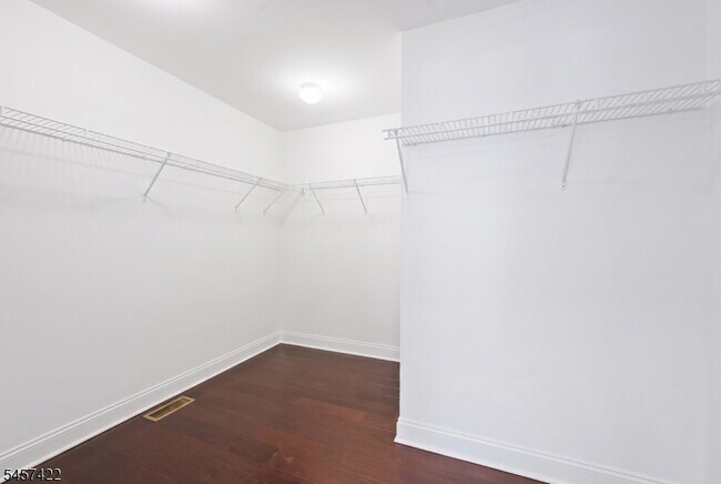 Building Photo - 33 Cortland Pl