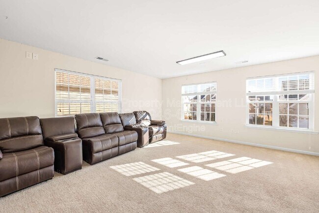 Building Photo - 4860 Pepper Dr