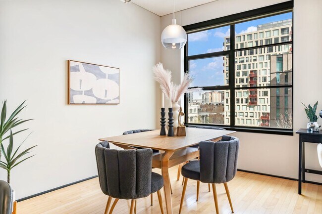 Building Photo - Elizabeth Lofts - 7th floor north facing p...