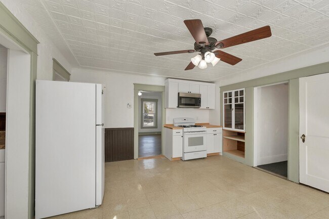 Building Photo - 135 Franklin St