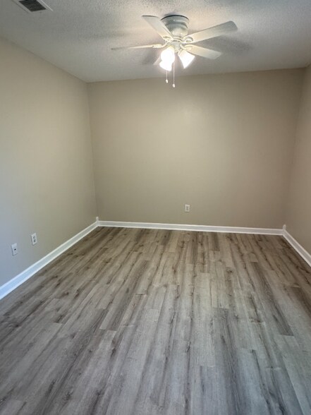 Building Photo - 109 Hampton Dr